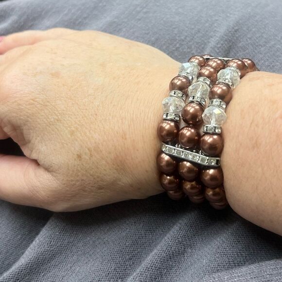 3 strand Chocolate Brown faux pearl stretch bracelet classic - Picture 2 of 2